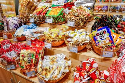 辣條、口哨糖、星球杯.下沙這家人均20的零食店,吃過十款以上的舉手!